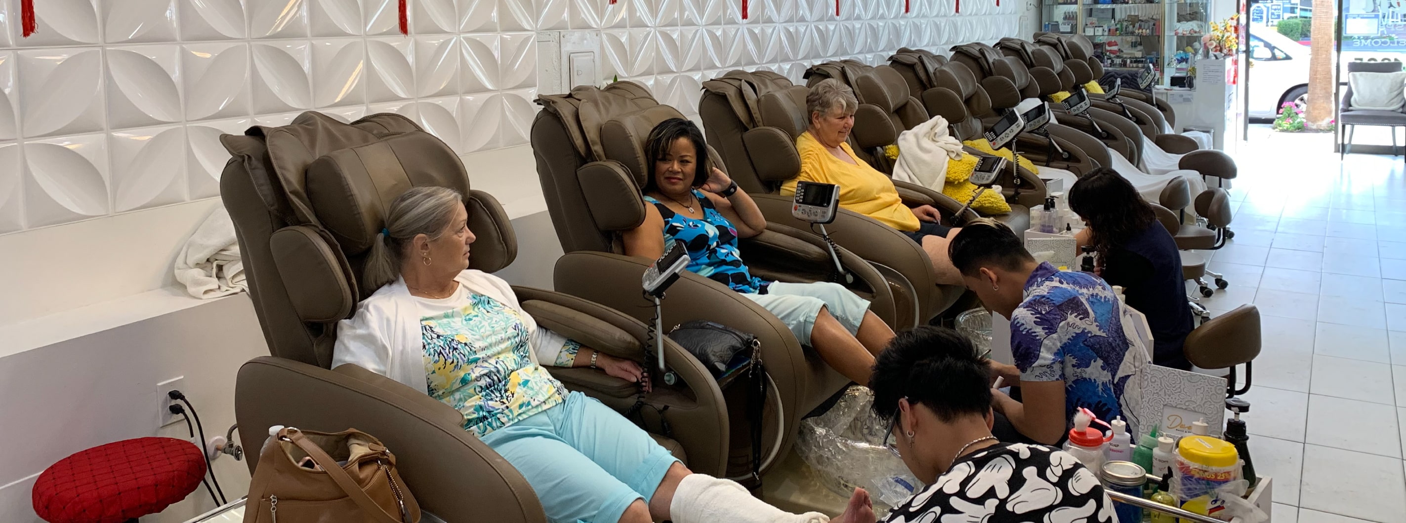 Desert Nails & Spa contact